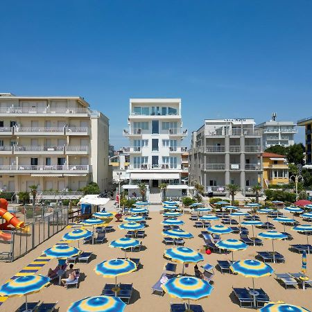 לידו די ג'סולו Hotel Boston 3 Stelle Superior Frontemare מראה חיצוני תמונה