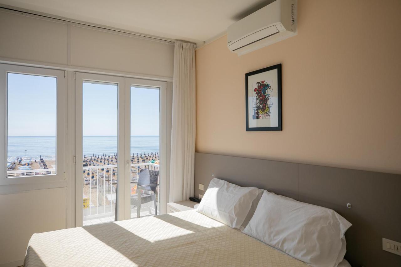 לידו די ג'סולו Hotel Boston 3 Stelle Superior Frontemare מראה חיצוני תמונה