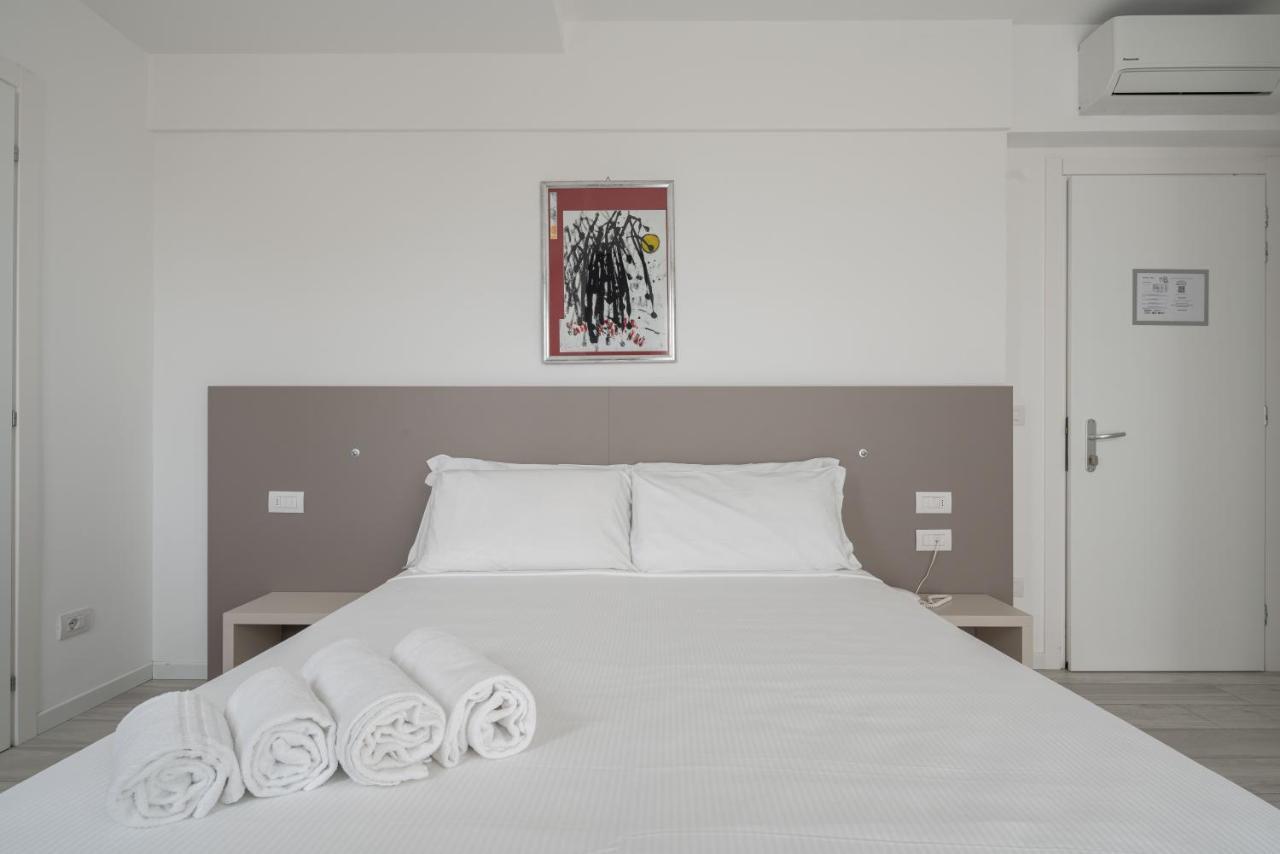 לידו די ג'סולו Hotel Boston 3 Stelle Superior Frontemare מראה חיצוני תמונה