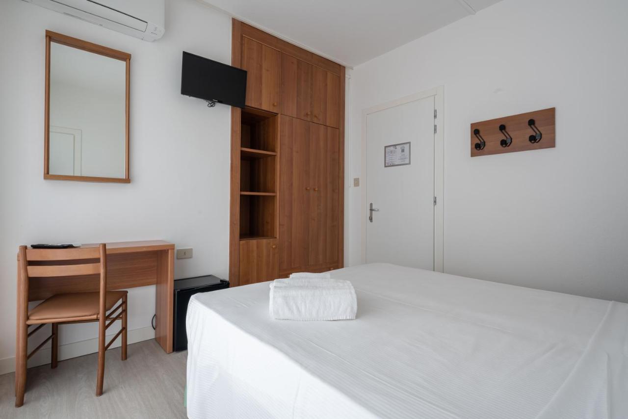 לידו די ג'סולו Hotel Boston 3 Stelle Superior Frontemare מראה חיצוני תמונה