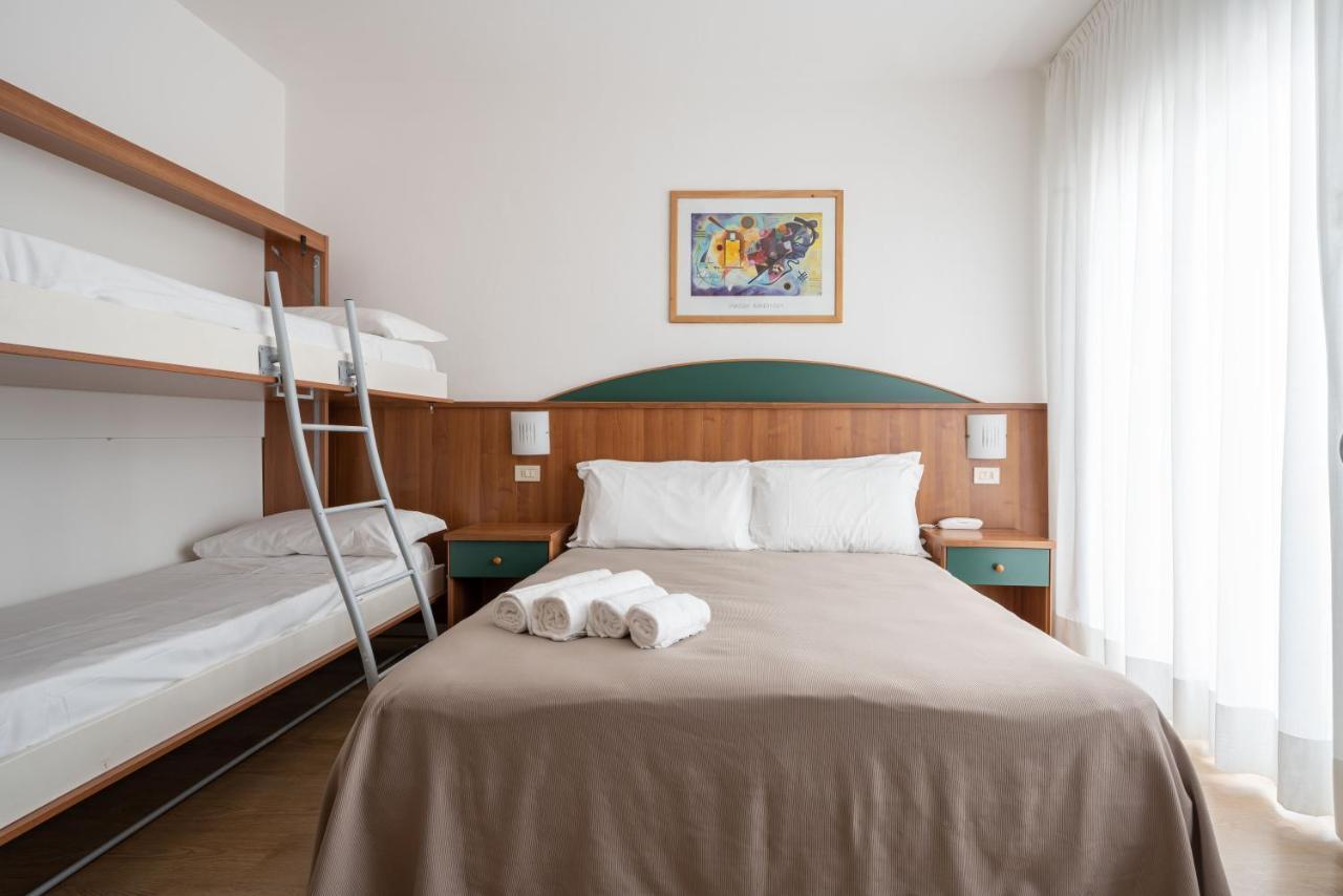 לידו די ג'סולו Hotel Boston 3 Stelle Superior Frontemare מראה חיצוני תמונה