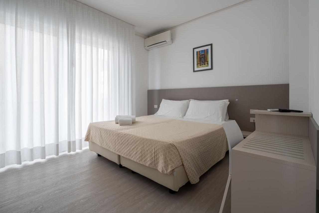 לידו די ג'סולו Hotel Boston 3 Stelle Superior Frontemare מראה חיצוני תמונה