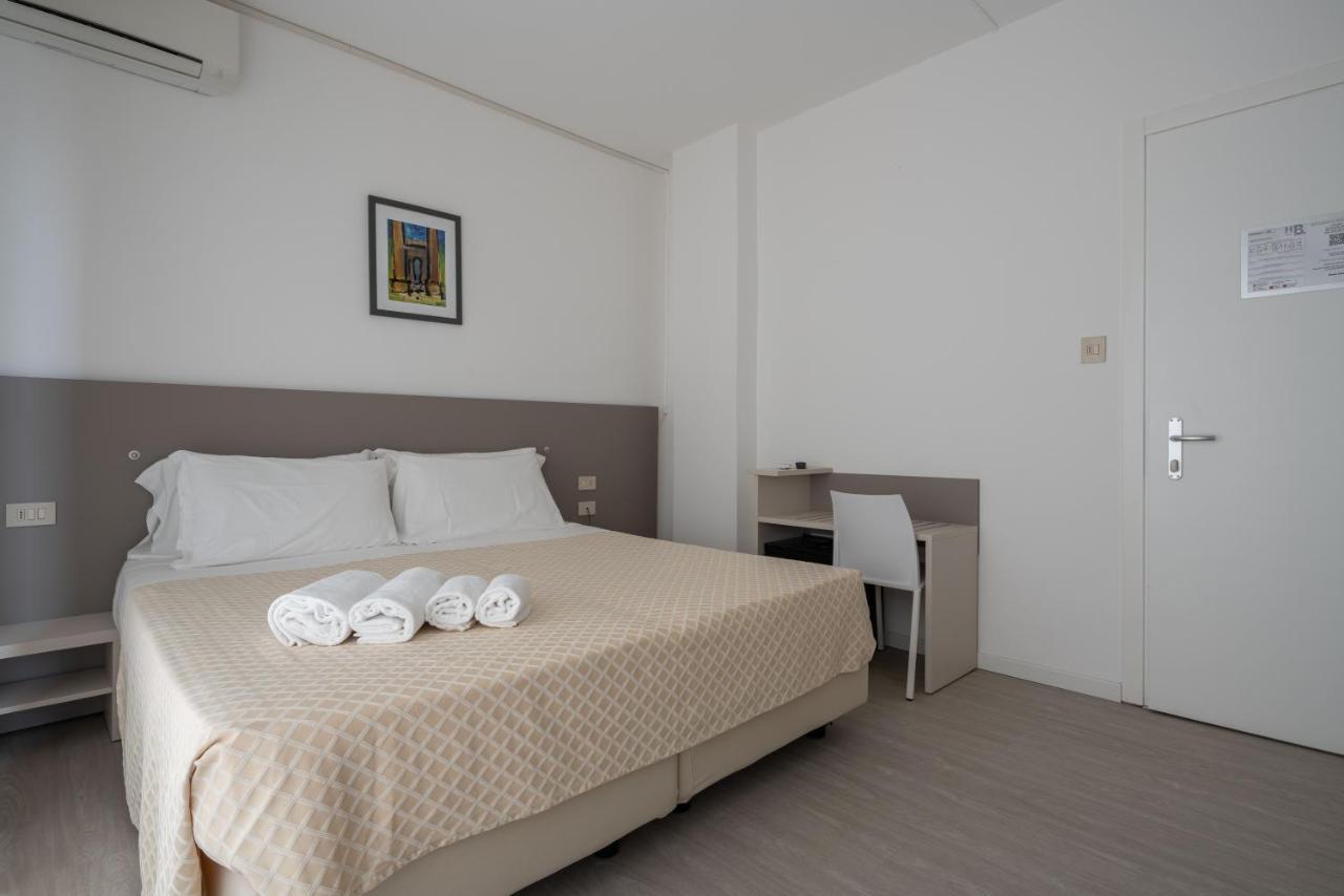 לידו די ג'סולו Hotel Boston 3 Stelle Superior Frontemare מראה חיצוני תמונה