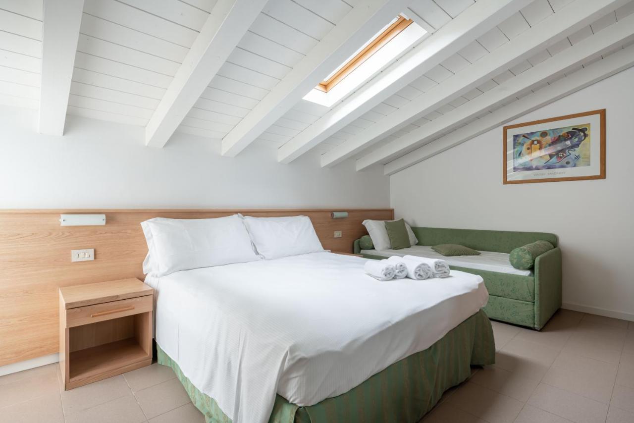 לידו די ג'סולו Hotel Boston 3 Stelle Superior Frontemare מראה חיצוני תמונה
