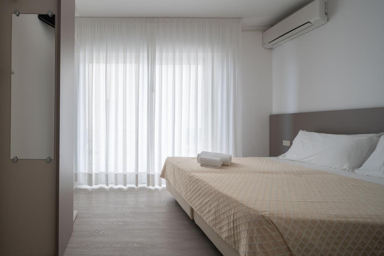 לידו די ג'סולו Hotel Boston 3 Stelle Superior Frontemare מראה חיצוני תמונה