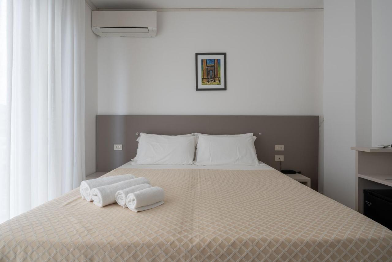 לידו די ג'סולו Hotel Boston 3 Stelle Superior Frontemare מראה חיצוני תמונה