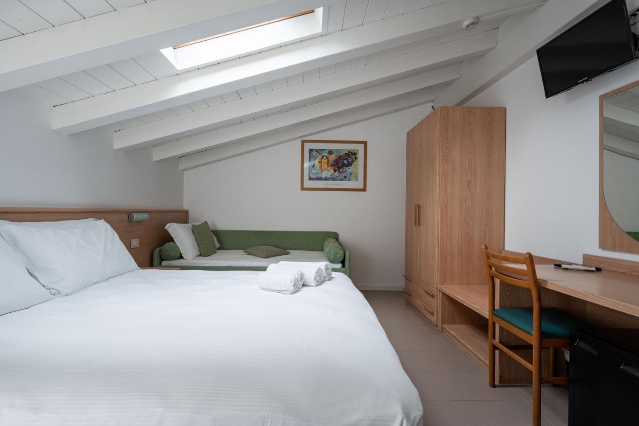 לידו די ג'סולו Hotel Boston 3 Stelle Superior Frontemare מראה חיצוני תמונה