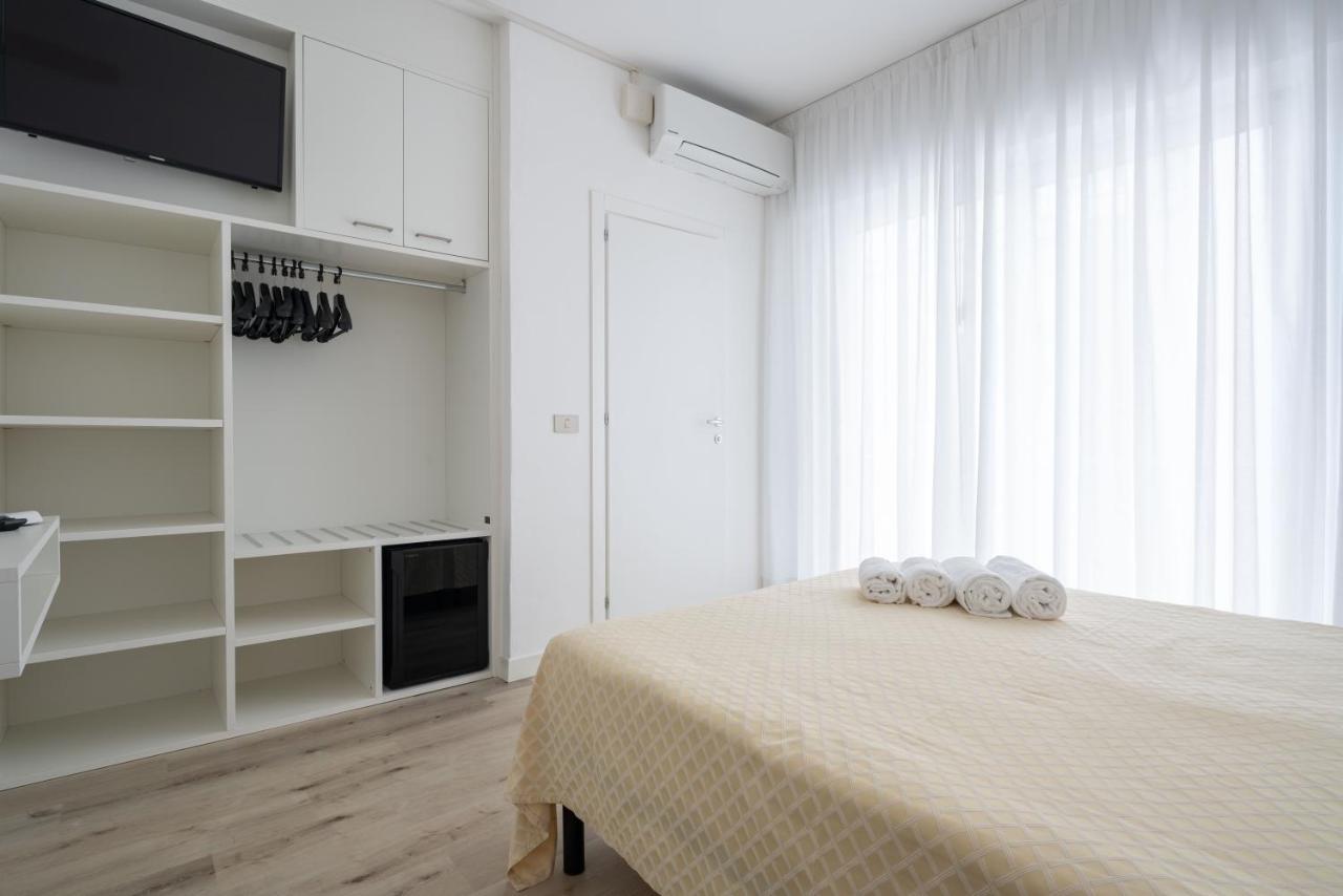 לידו די ג'סולו Hotel Boston 3 Stelle Superior Frontemare מראה חיצוני תמונה