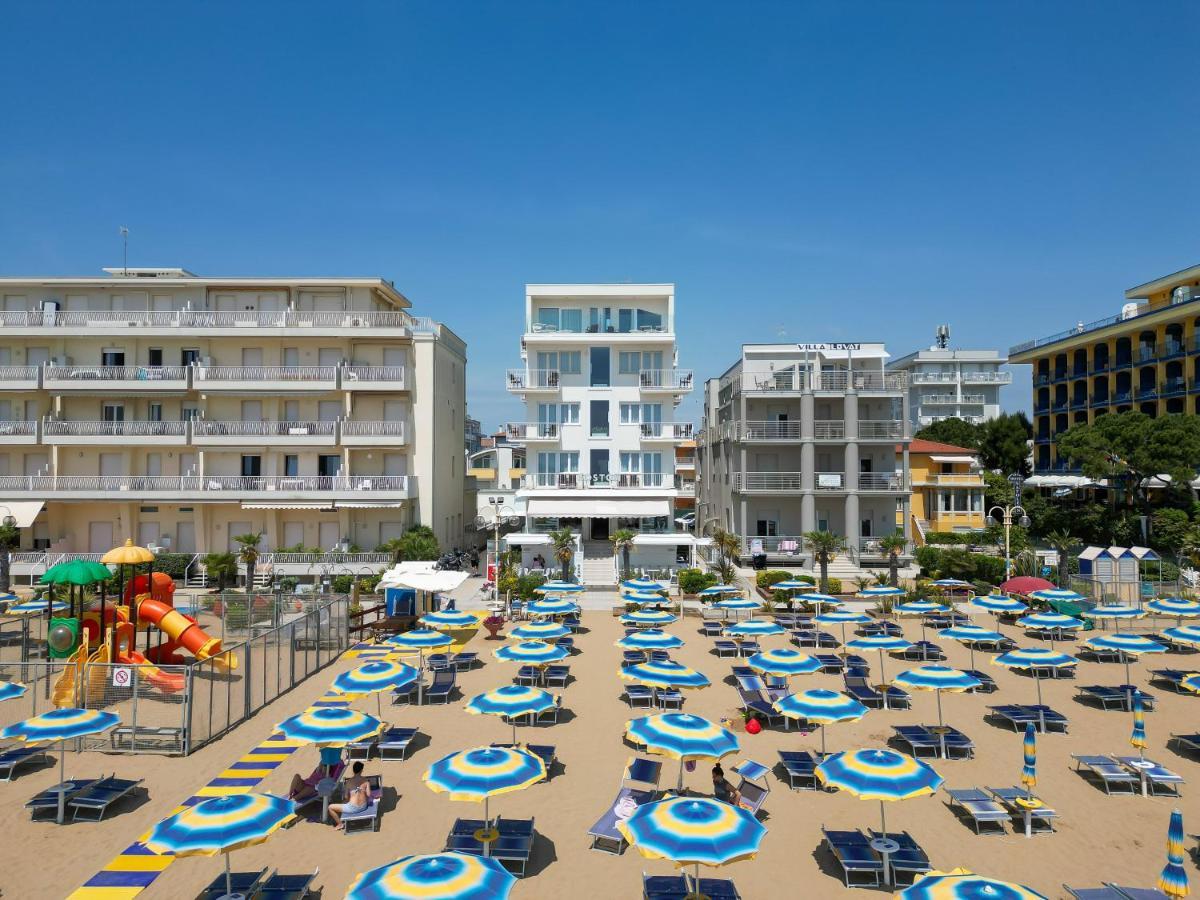 לידו די ג'סולו Hotel Boston 3 Stelle Superior Frontemare מראה חיצוני תמונה