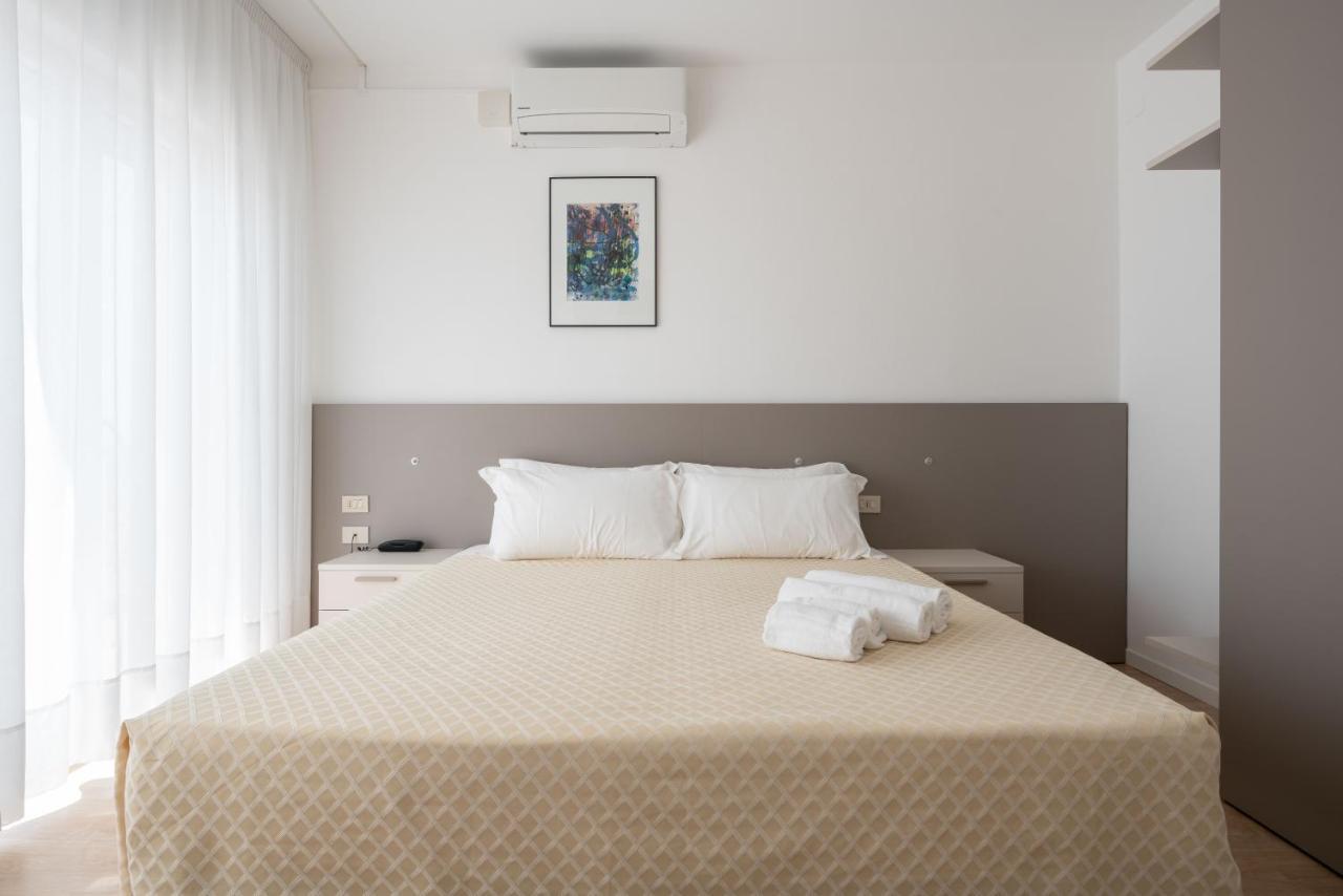 לידו די ג'סולו Hotel Boston 3 Stelle Superior Frontemare מראה חיצוני תמונה