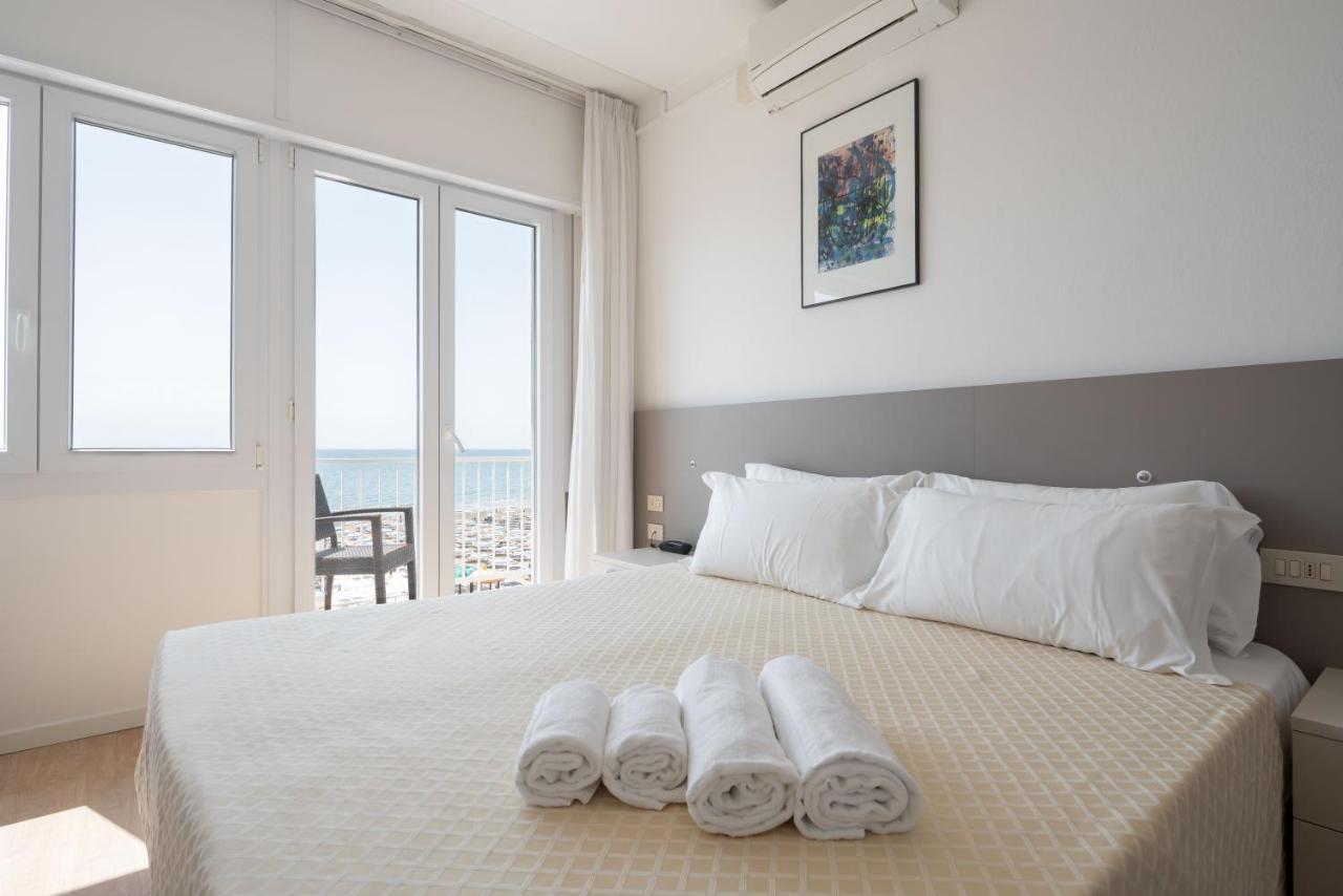 לידו די ג'סולו Hotel Boston 3 Stelle Superior Frontemare מראה חיצוני תמונה