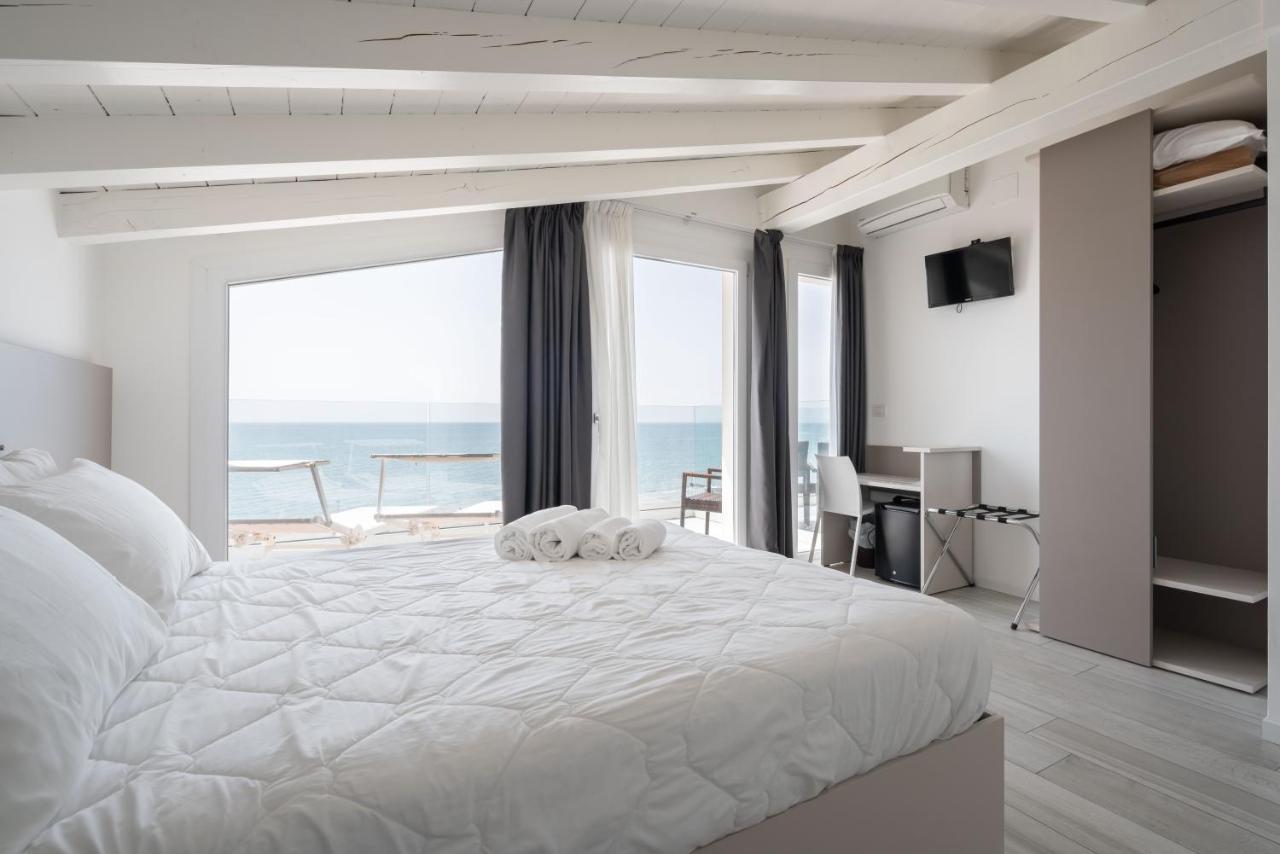 לידו די ג'סולו Hotel Boston 3 Stelle Superior Frontemare מראה חיצוני תמונה